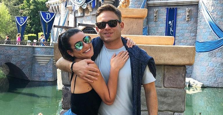Lea Michele, de ‘Glee’, exibe aliança de casamento feita de diamantes avaliada em US$ 6 mil