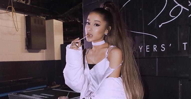 Ariana Grande cobre mais uma tatuagem em homenagem ao ex-namorado: ”Estou evoluindo!”
