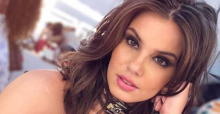 Bem amiga da sogra, Camila Queiroz faz declaração para mãe de Klebber Toledo: ”Mulher forte”