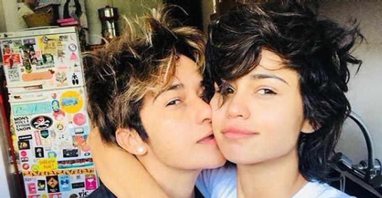 Nanda Costa faz pedido de casamento em libras para Lan Lanh