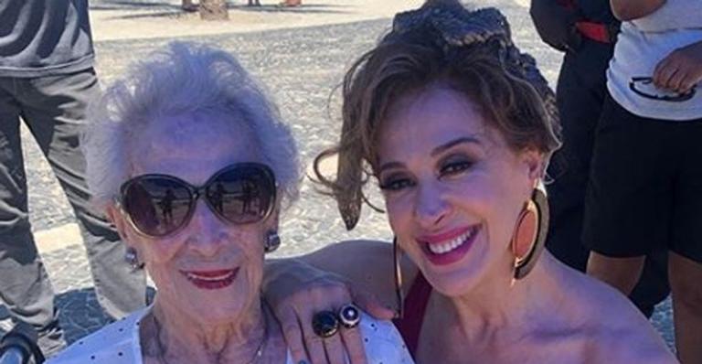 Claudia Raia relembra momento de risos com mãe Odette e se despede: ”Voe para a Luz”