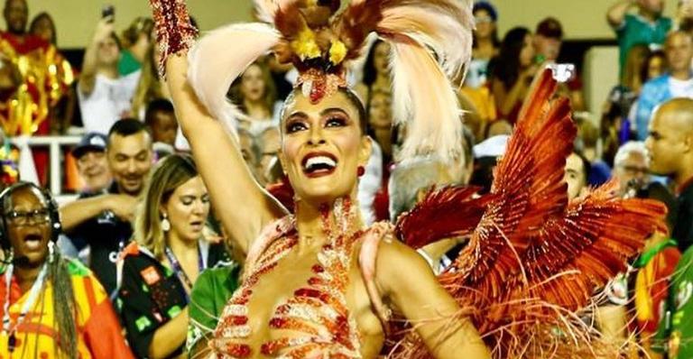 Juliana Paes se despede do cargo de Rainha de Bateria da Grande Rio e explica o motivo