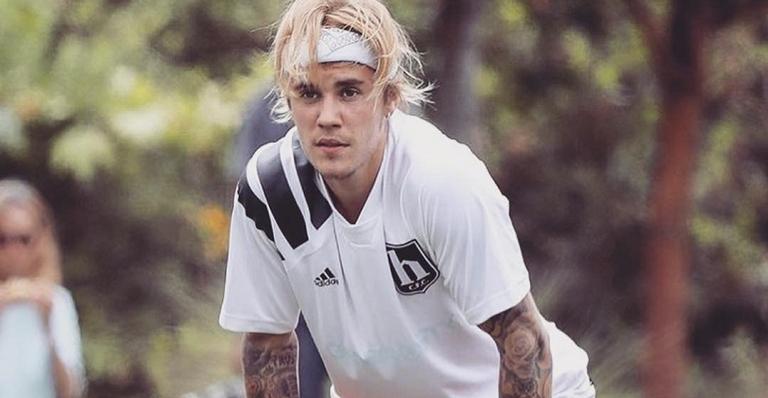 Justin Bieber comove fãs com nova aparência e recebe críticas: ”Parece ter 56 anos”