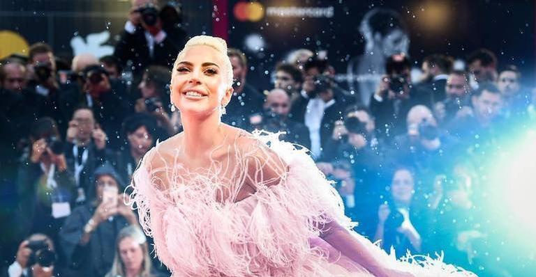 Após rumores envolvendo Bradley Cooper, Lady Gaga e Jeremy Renner estão saindo