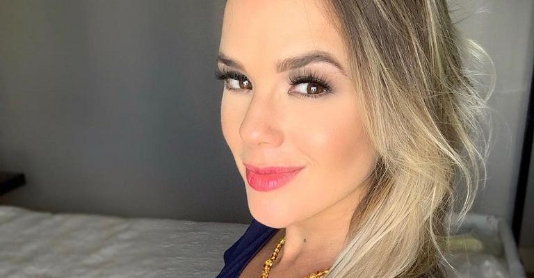 Grávida, Thaeme Mariôto posta selfie do barrigão e surpreende: ”Estamos crescendo”
