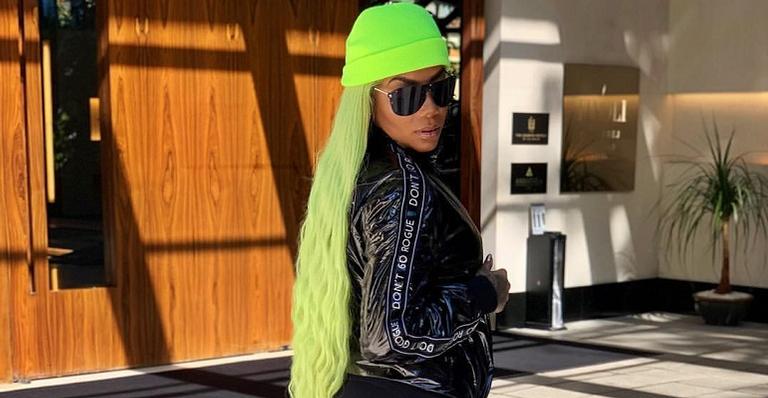 Após dividir opiniões com novo visual, Ludmilla prova que não liga para críticas
