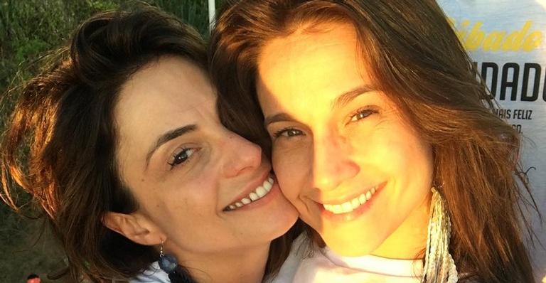 Fernanda Gentil comemora aniversário de namoro com a esposa em hotel de luxo no Rio