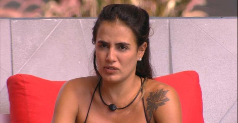 ‘BBB 19’: 10 kg a mais? Carolina comenta com Alan que engordou na televisão