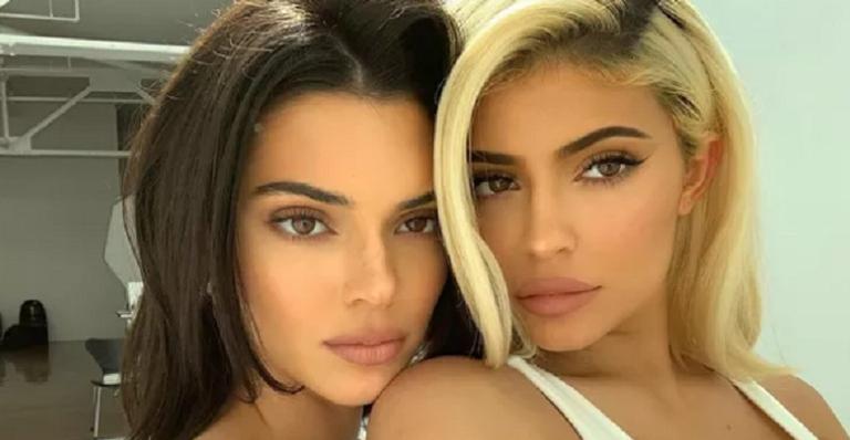 Kylie e Kendall Jenner recordam foto da infância e levam web ao delírio: ”Não são elas”