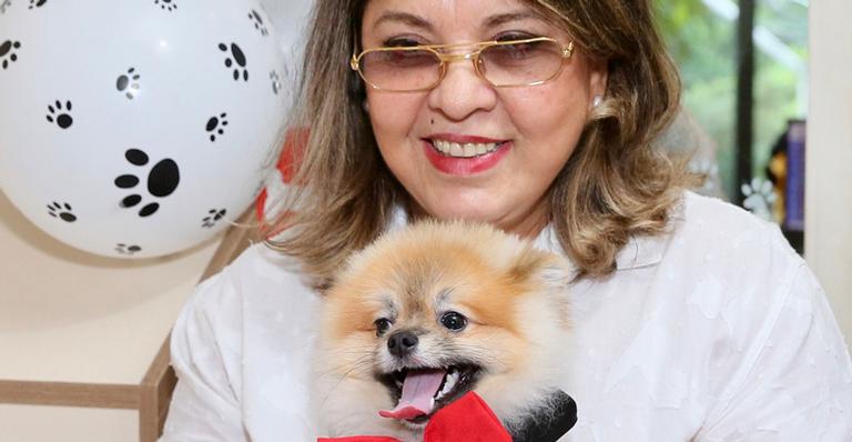 Roberta Miranda celebra aniversário do seu cãozinho com festa luxuosa
