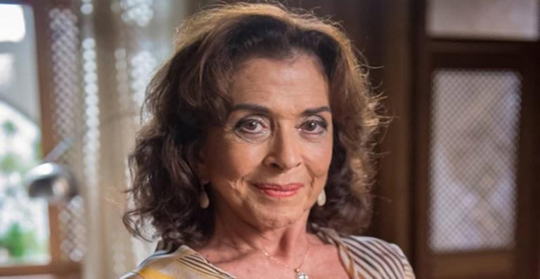 Aos 77 anos, Betty Faria impressiona ao mostrar boa forma de lingerie