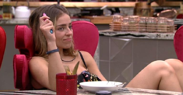 Paula e Hariany trocam farpas e esquentam o clima durante almoço no BBB