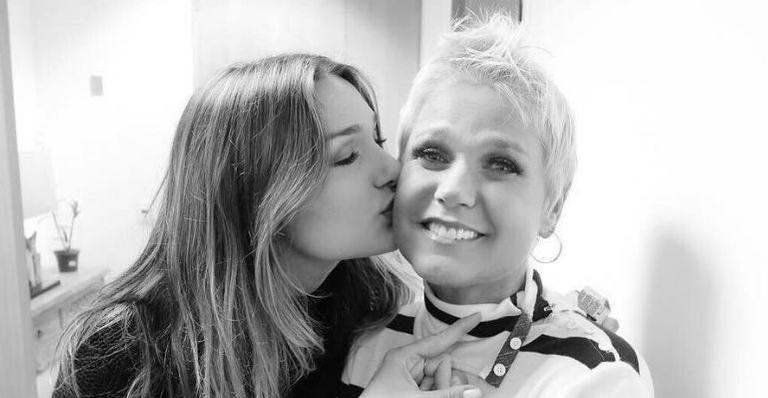 Morando nos EUA, Sasha comemora aniversário de Xuxa Meneghel por videochamada