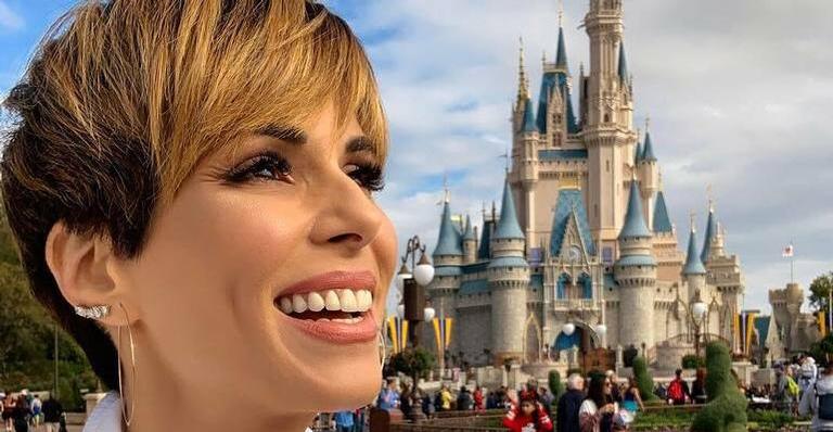 Ana Furtado posta foto de infância com irmã na Disney e surpreende com semelhança: ”Quem é você?”