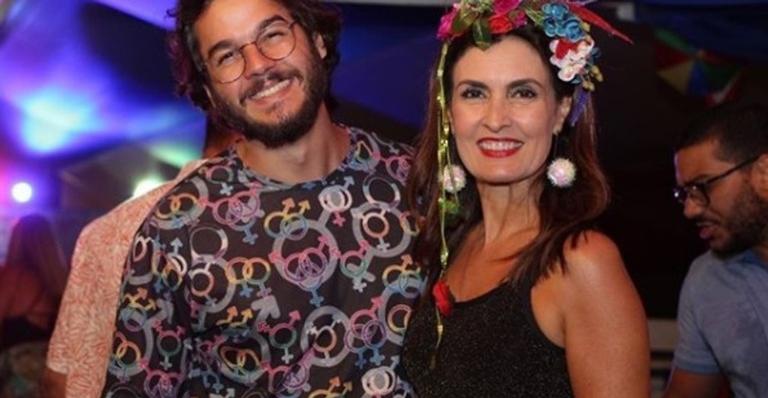 Que amor! Fátima Bernardes se derrete ao buscar Túlio Gadelha no aeroporto do Rio de Janeiro