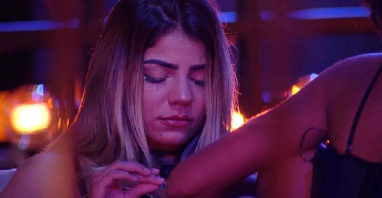 Hariany fica incomodada com brincadeira dos confinados e dispara: ”Otárias”