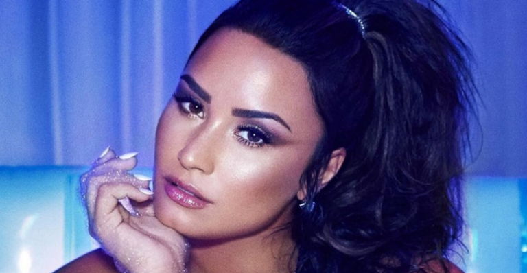 Demi Lovato detona site que a chamou de cheinha