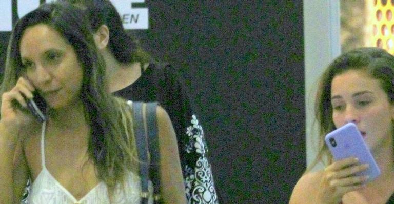 Maria Maya encanta durante passeio romântico ao lado da namorada, Laryssa Ayres