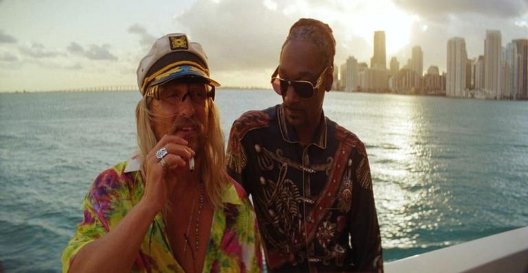 Matthew McConaughey fuma a maconha de Snoop Dogg sem saber e comenta o resultado