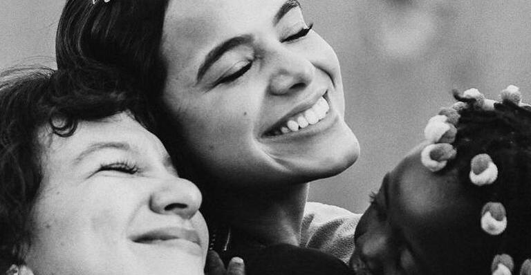 Xuxa Meneghel e outras famosas se derretem com fotos de Bruna Marquezine: ”Você é luz”