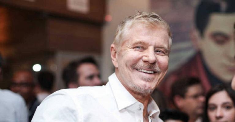 Miguel Falabella surpreende a todos ao adotar novo visual aos 62 anos; Vem ver!