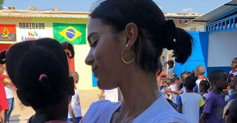 Bruna Marquezine volta ao Brasil e agradece amigos por apoio durante viagem missionária