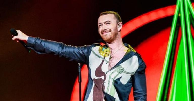 De cueca, Sam Smith compartilha momento íntimo e surpreende os fãs