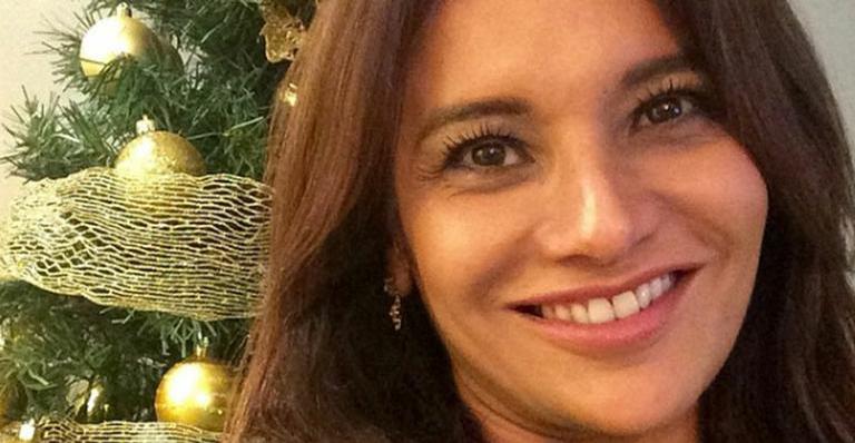 Aos 49 anos, Dira Paes exibe corpão escultural em dia de praia