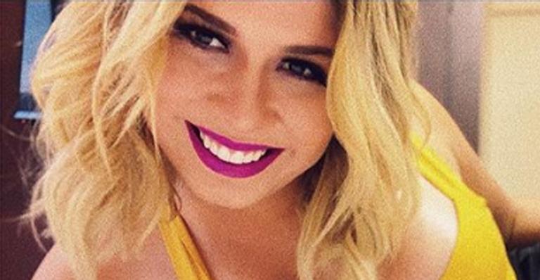 Após reeducação alimentar, Marília Mendonça queima pizza e diverte os fãs