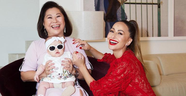 Kika Sato exibe Zoe tomando vacina e Sabrina acaba ‘pagando peitinho’