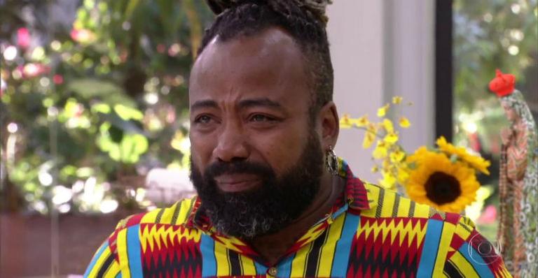 Após ser eliminado, Rodrigo chora no ‘Mais Você’ e fala sobre preconceito racial e religioso