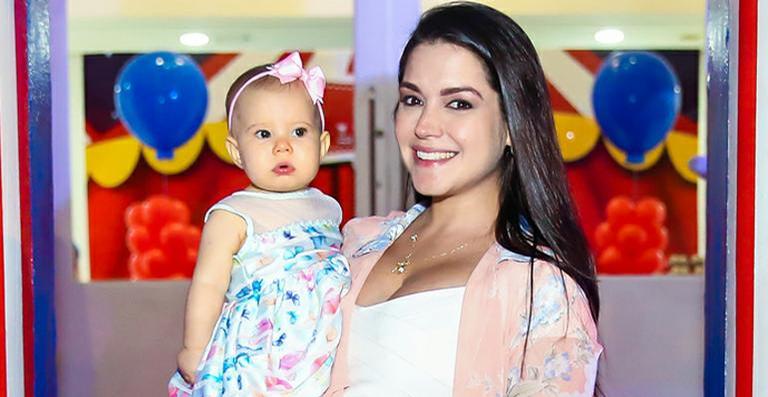 Fofura! Filha de Michel Teló e Thais Fersoza canta clássico de Sandy e Júnior: ”Ela apaixonou”