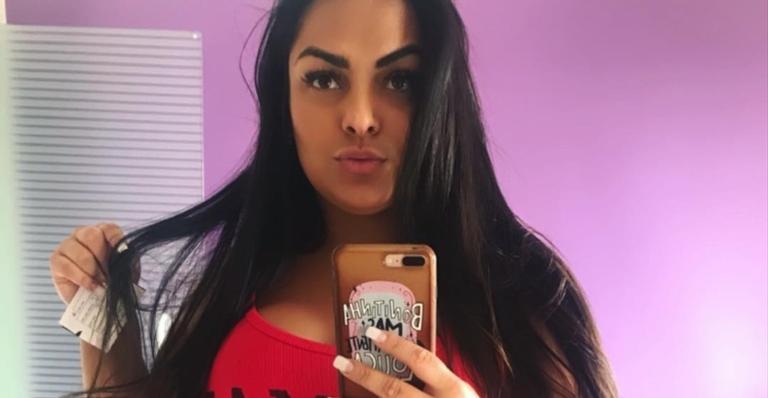 Ao voltar para o Brasil, Mulher Melancia posta foto exibindo o corpo e é questionada sobre seu peso