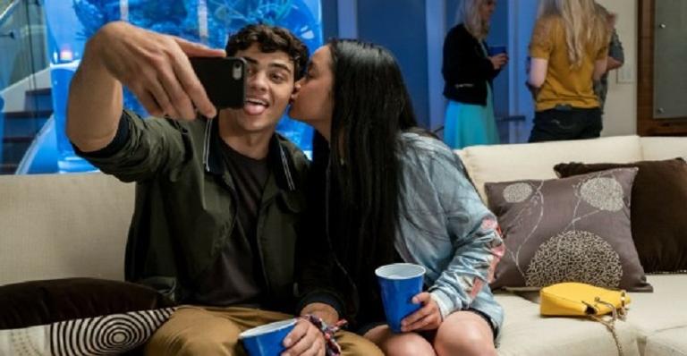 Ator de ’13 Reasons Why’ estará em sequência de ‘Para Todos os Garotos Que Já Amei’