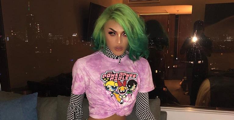 Com look ousado, Pabllo Vittar se inspira em desenho e fãs brincam: ”Veio para salvar o Brasil”