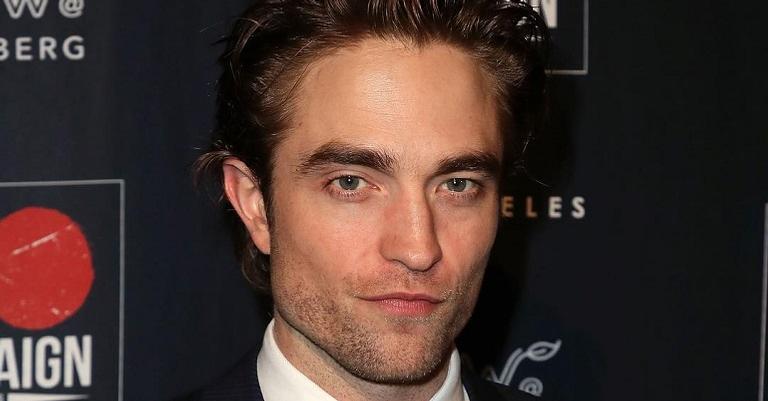 Robert Pattinson revela ter reassistido a Lua Nova, da saga Crepúsculo: ”Virou retrô”