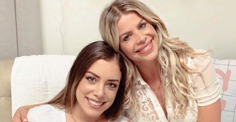 Momento fofura! Karina Bacchi tira foto com Fabiana Justus e suas gêmeas, Chiara e Sienna