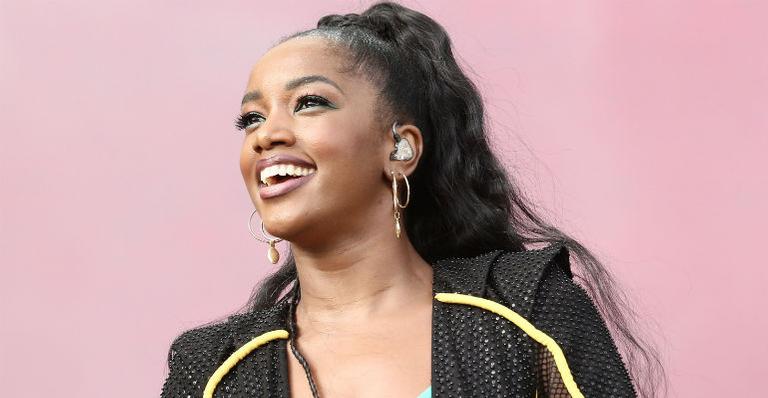 Iza aposta em look cavadíssimo para o Lollapalooza e anima festival
