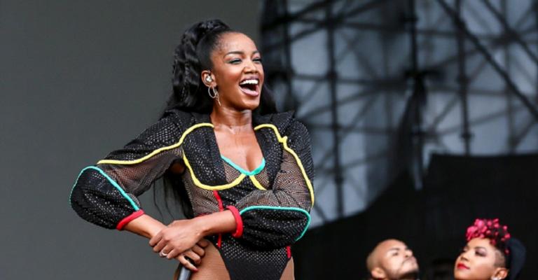 Após arrasar no palco do Lollapalooza, IZA anuncia novo single ‘Brisa’: Confira a prévia!