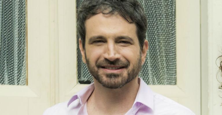 Caco Ciocler encanta a web com foto fofíssima da neta