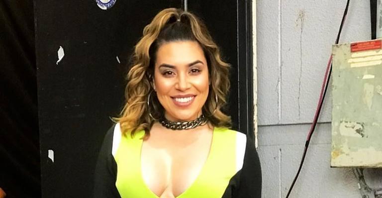 Naiara Azevedo mostra boa forma usando macacão em academia: ”Musa”