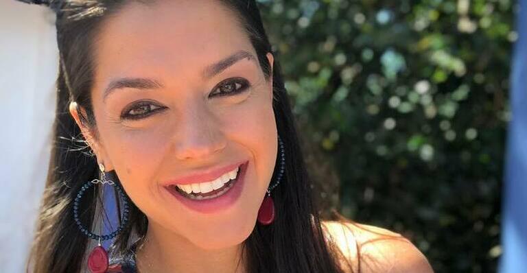 Thaís Fersoza relembra época em que tinha cabelo laranja curtíssimo
