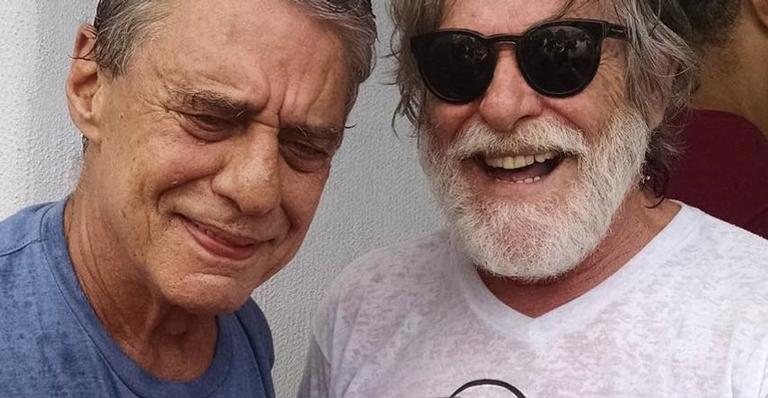 José de Abreu publica selfie com Chico Buarque e músico não gosta