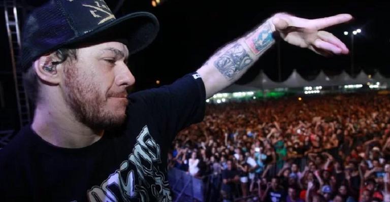 Gravadora da pontapé inicial em sequência de homenagens para Chorão