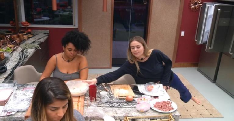 Paula fica revoltada com atitude dos confinados e causa climão no BBB19