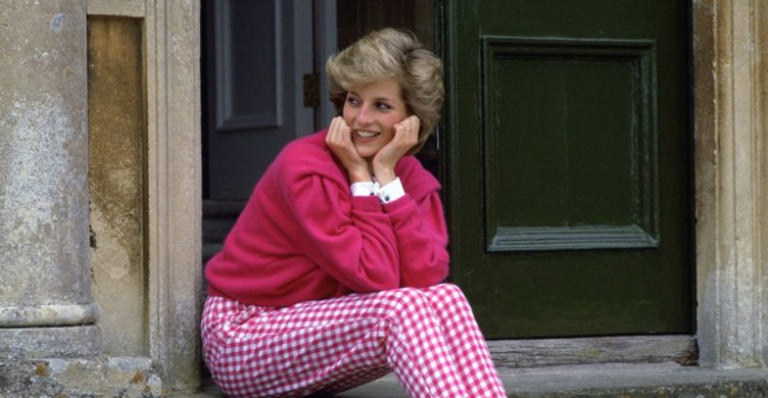 Emma Corrin interpretará princesa Diana em série