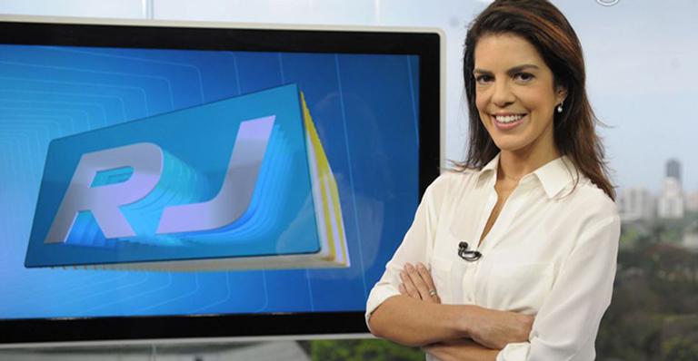 Apresentadora da Globo passa perrengue ao vivo com calça descosturada