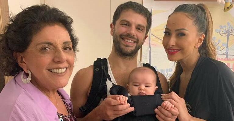 Leda Nagle dá presente especial e antigo para Zoe: ”Era de Duda”