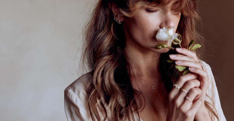 Atriz de ‘Crepúsculo’, Nikki Reed explica em post o motivo para ainda amamentar