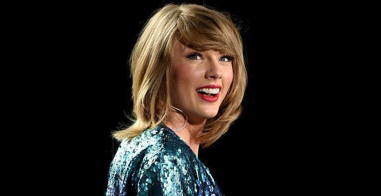 Taylor Swift faz doação de R$ 430 mil para organização dos direitos LGBT+